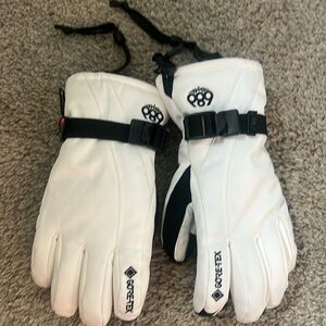 Brand new 686 gloves